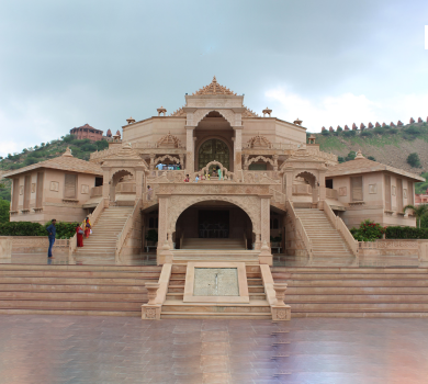 Luxury Force Urbania Hire in Ajmer